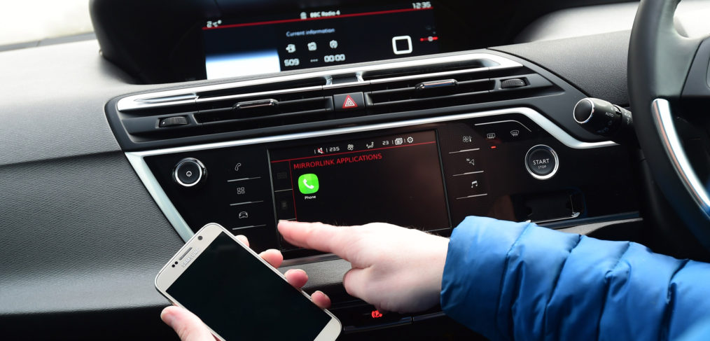 Mirrorlink in de auto verbinden met uw smartphone